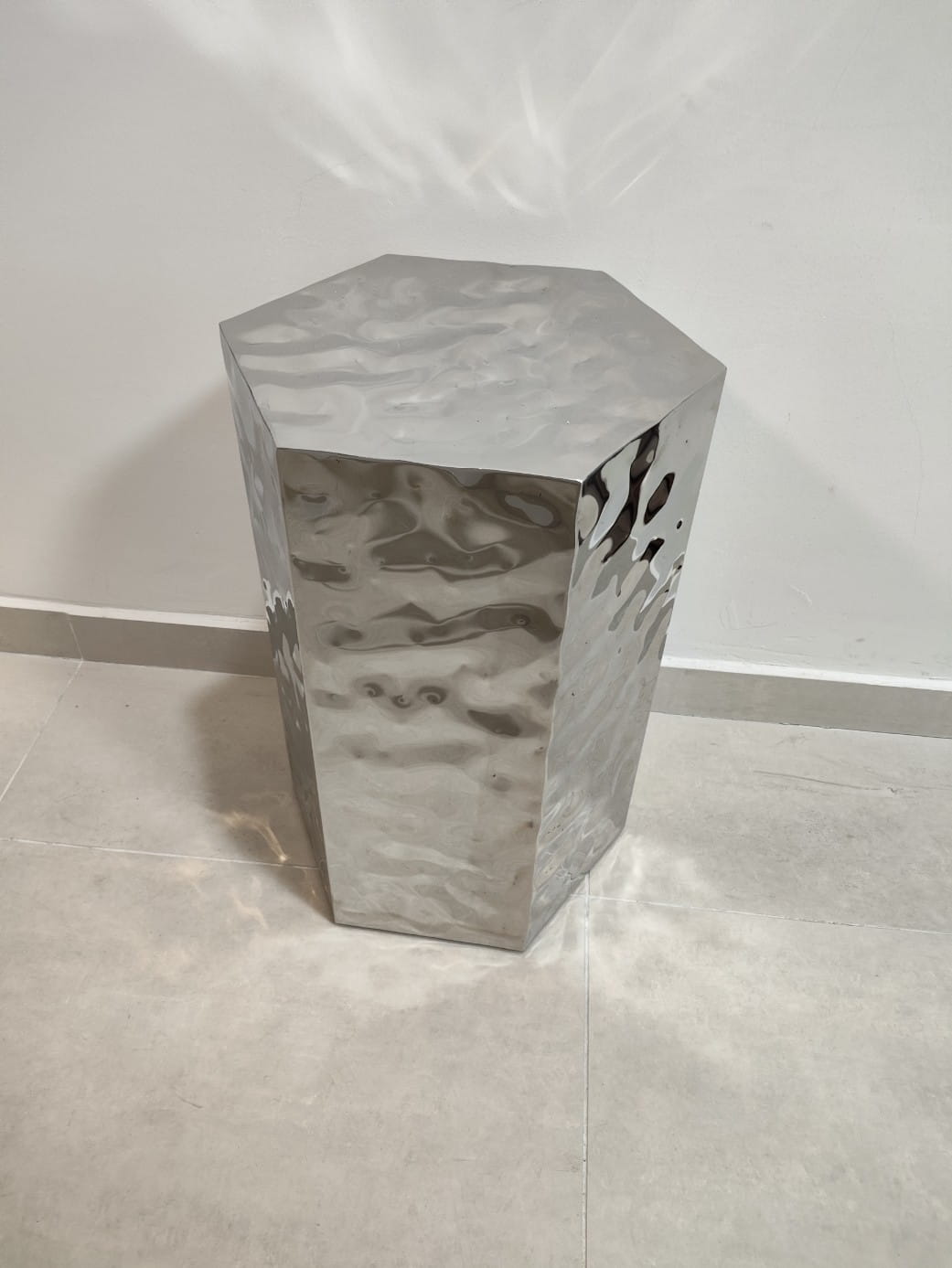 Plataforma decorativa pentágono plata 50cm