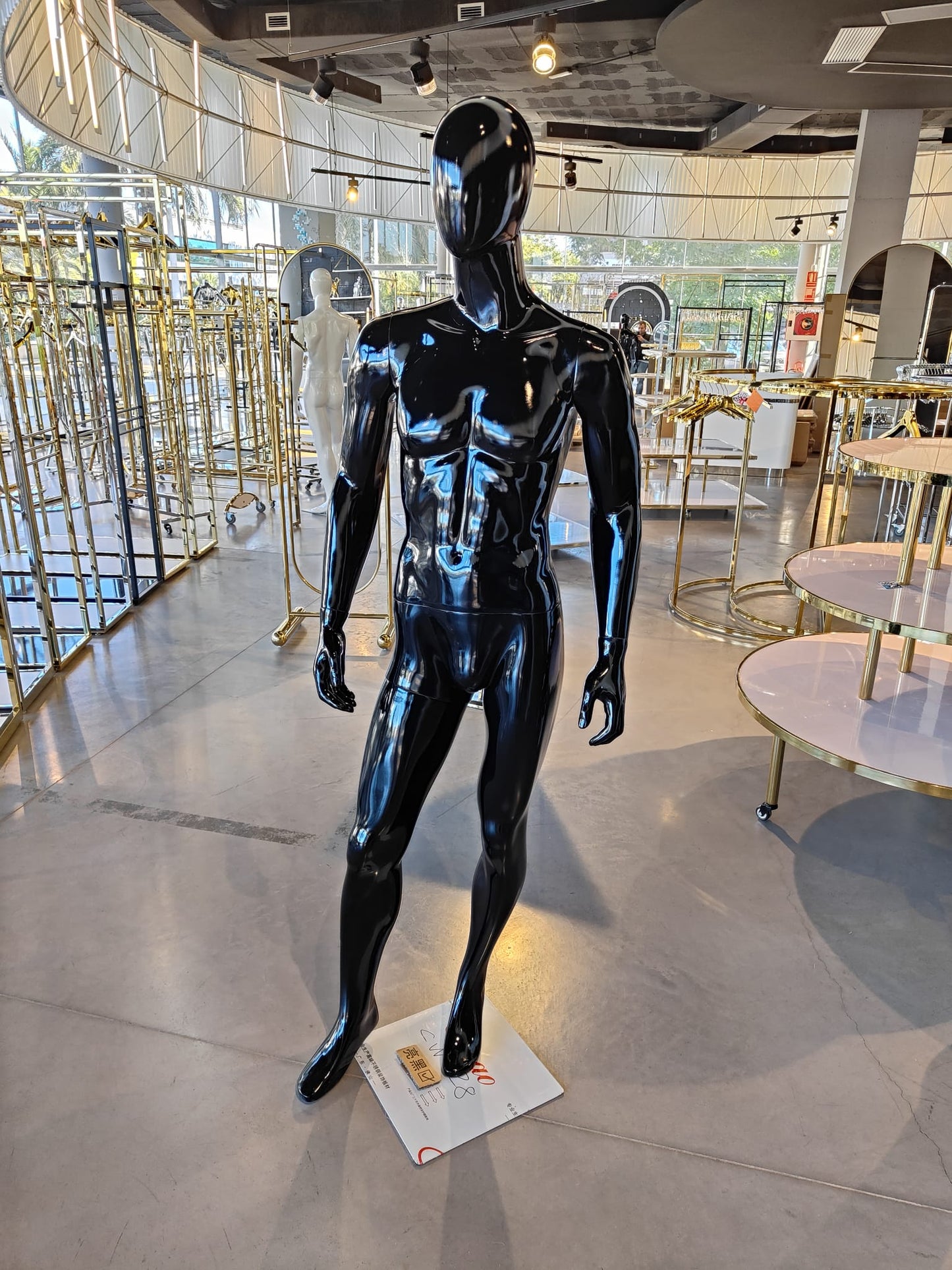 Maniquí masculino CW-28 negro brillo