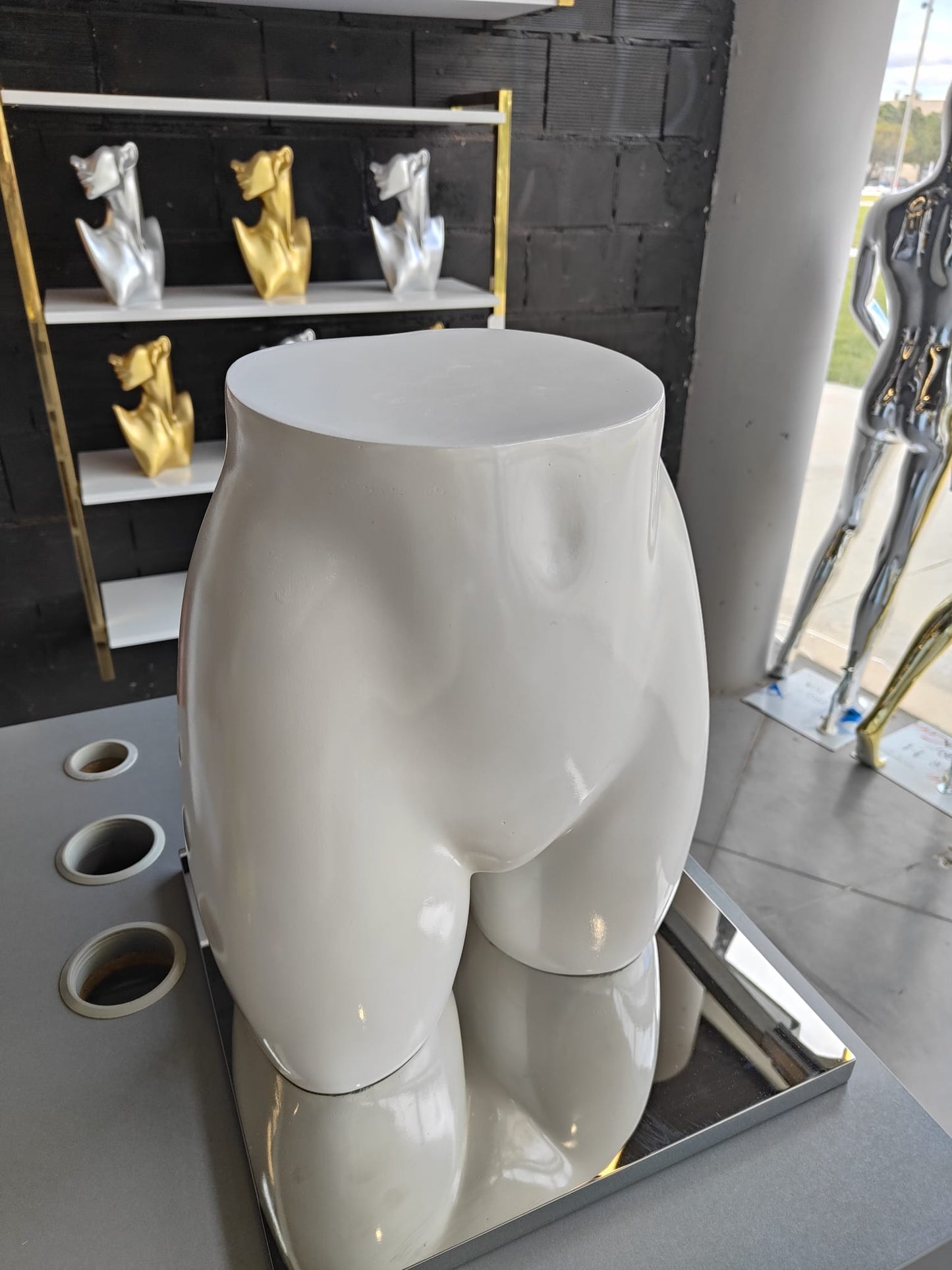 Busto bajo femenino de brillante para pantalón color blanco