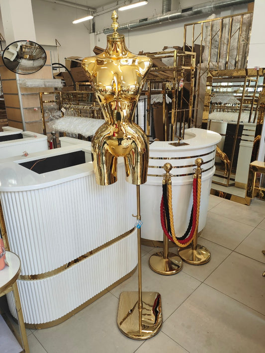 Maniquí de sastre dorado